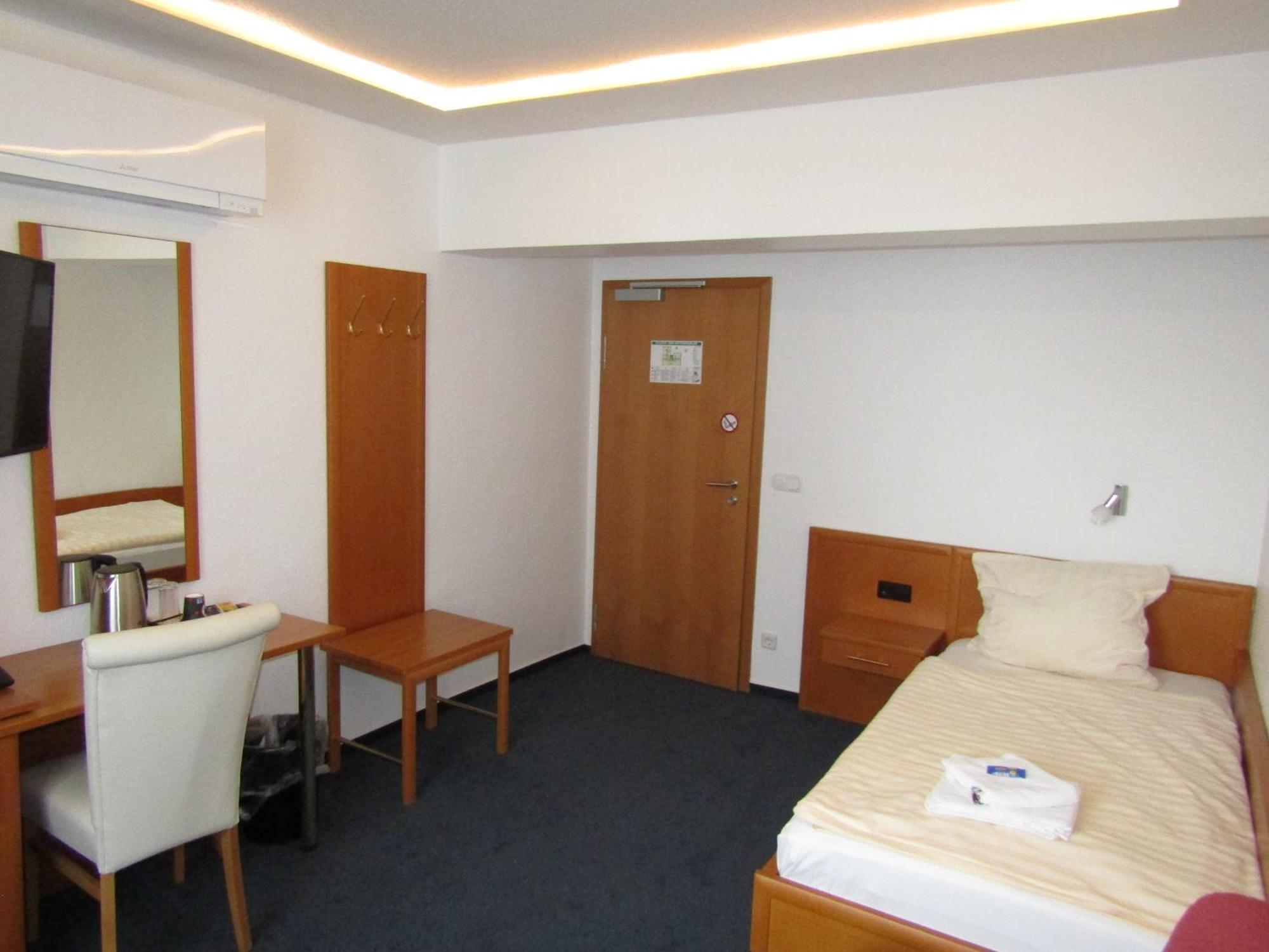 Altstadthotel-Райне Екстериор снимка